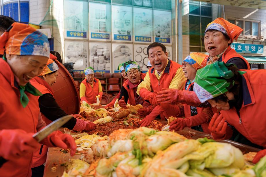 장뜰시장부녀회 김장담그기 행사