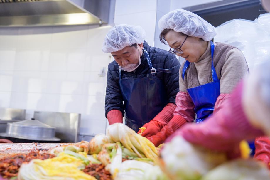 정안마을 1사1촌결연 김장사업