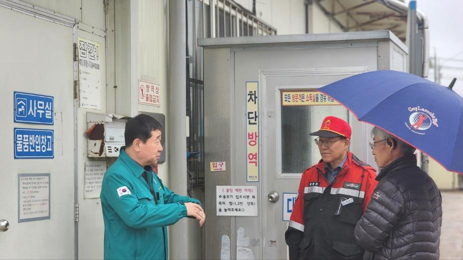 증평군, AI 유입 차단 총력 대응…이재영 군수 가금농가 현장점검