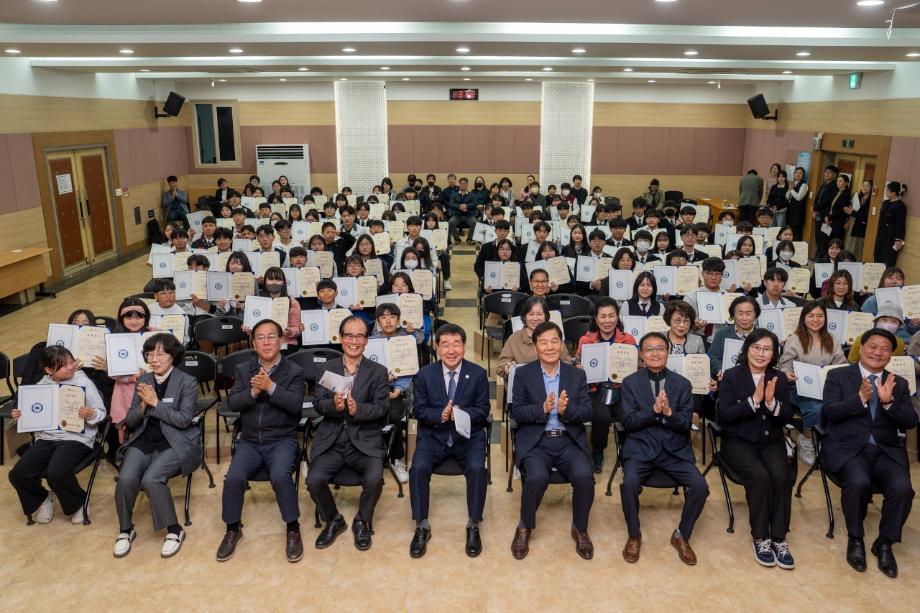 증평군민장학회, 지역 인재에게 꿈과 희망을..2025년 장학증서 수여식