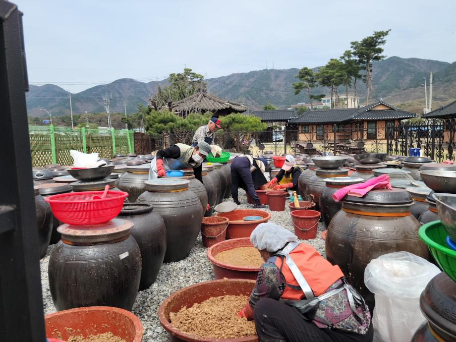 증평군 송산리 ‘장이익어가는마을’, 전통 장(醬) 가르기로 오감만족 체험 선사