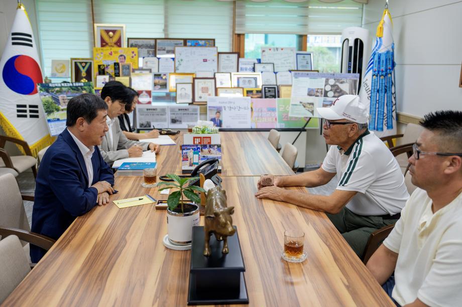증평군, 야구 명장 김응용 감독과 ‘미래 야구 꿈나무 육성 프로젝트’논의