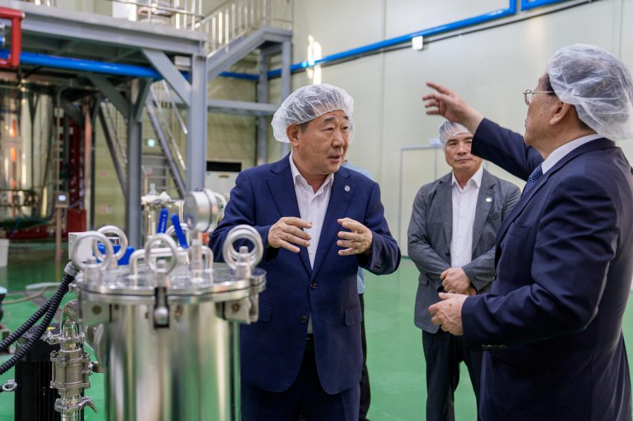 이재영 증평군수, 글로벌 화장품 원료기업 ㈜마크로케어 방문