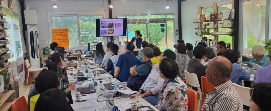 증평군정신건강복지센터, 추석 맞아 1인 고위험군에 명절음식 전달