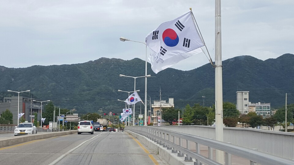 광복절에는 집집마다 태극기를 다세요!