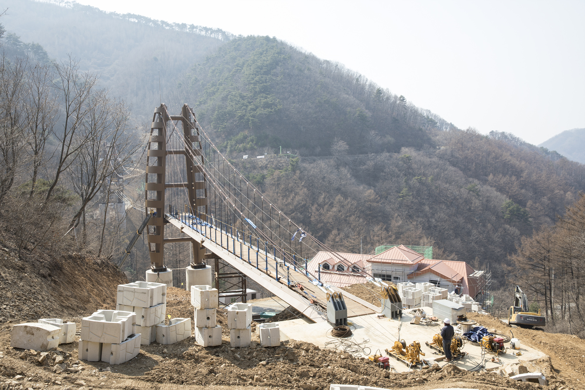 증평 좌구산 휴양랜드 현수교 웅장한 자태 드러내