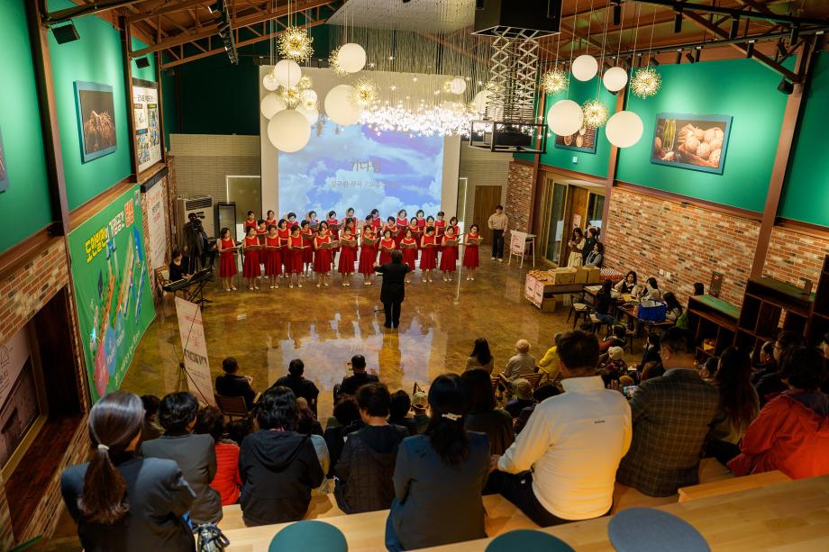 증평형 노인복지모델 시범마을, 찾아가는 문화예술 공연 열려