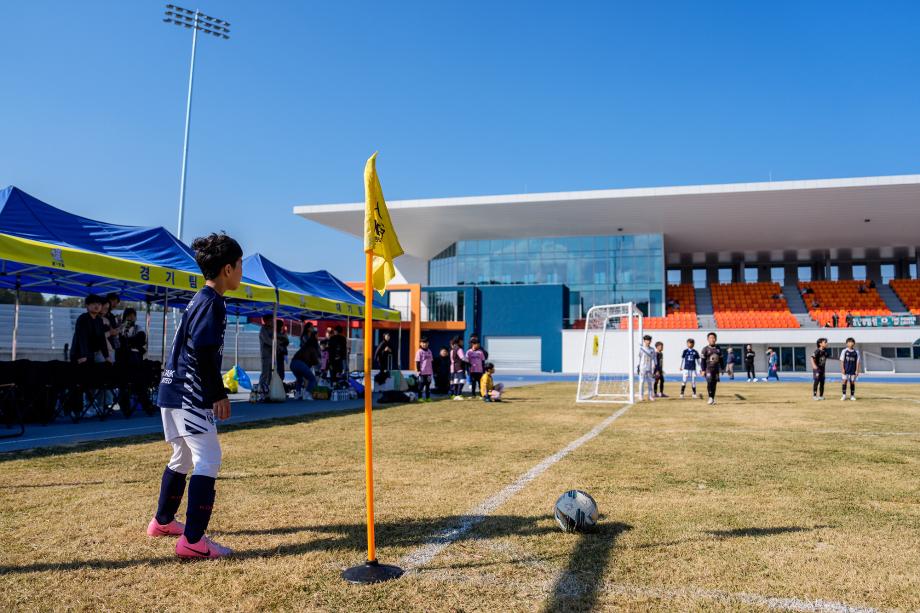 증평종합운동장에서 펼쳐진 첫 축구대잔치 2024 증평군수배 전국유소년축구대회 성황리 개최