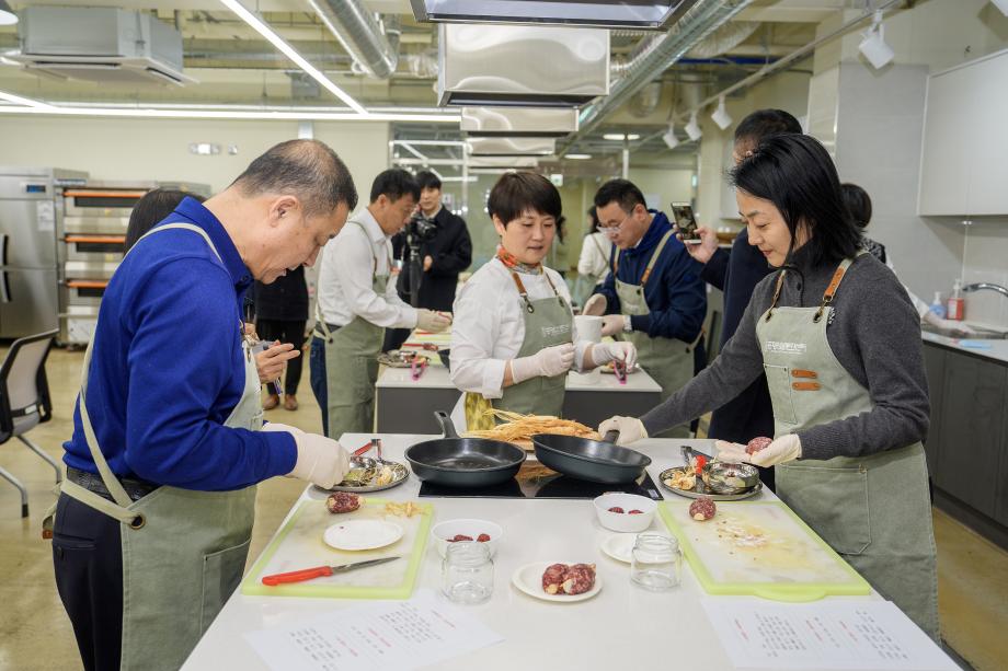 중국 칠대하시 교류단, 증평 인삼의 깊은 매력에 빠지다